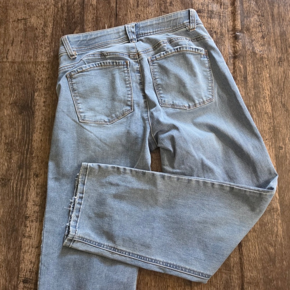 DEMOCRACY Ab Technology Jeans Womens 6 Blue Light Wash Distressed Raw Hem - Picture 6 of 6